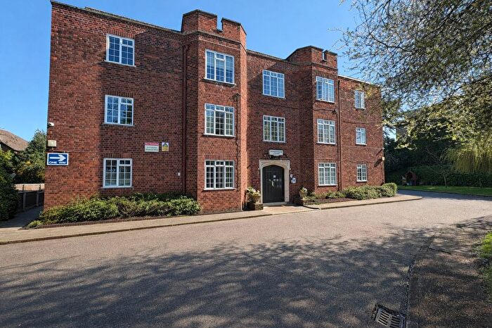 3 Bedroom Flat For Sale In Stoneygate Court, Leicester, LE2