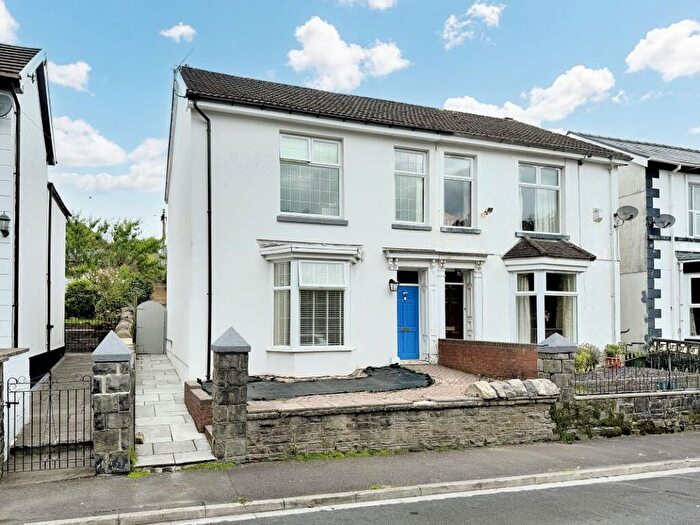 3 Bedroom Semi Detached House For Sale In Park Lane, Aberdare, Mid Glamorgan, CF44