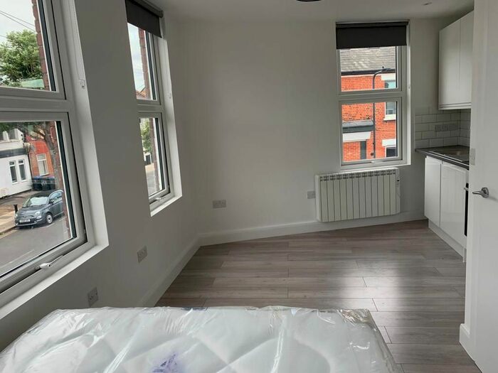 Studio To Rent In Chapter Road, Willsden, London, NW2