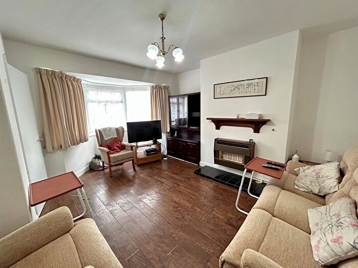 3 Bedroom Terraced House For Sale In Holly Walk, Scarborough, YO12