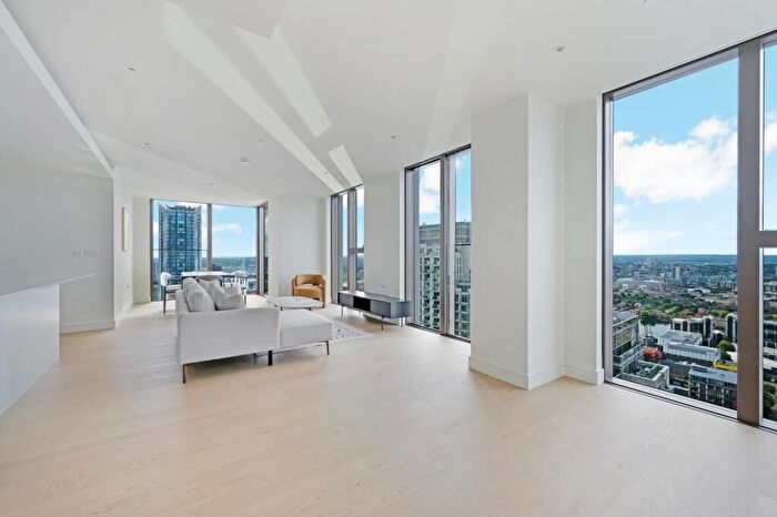 3 Bedroom Apartment To Rent In Harcourt Tower, South Quay Plaza, Canary Wharf, E14