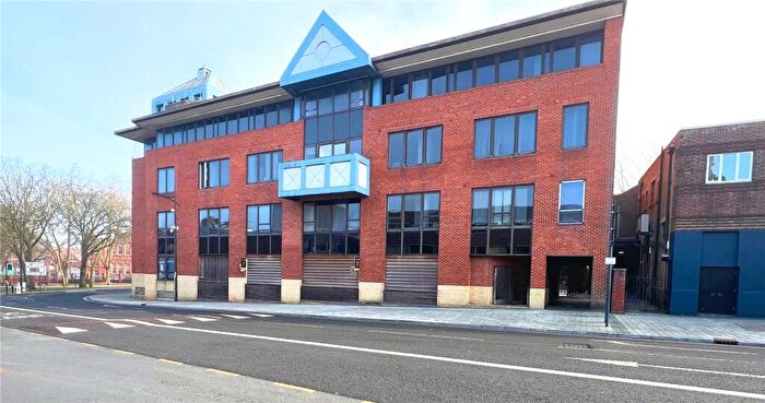 1 Bedroom Apartment To Rent In Kingsbridge Point, Clarence Street, Swindon, Wiltshire, SN1