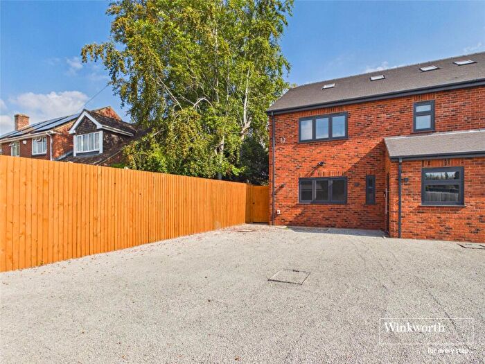 4 Bedroom Semi Detached House For Sale In Hawthorne Road, Caversham, Reading, Berkshire, RG4