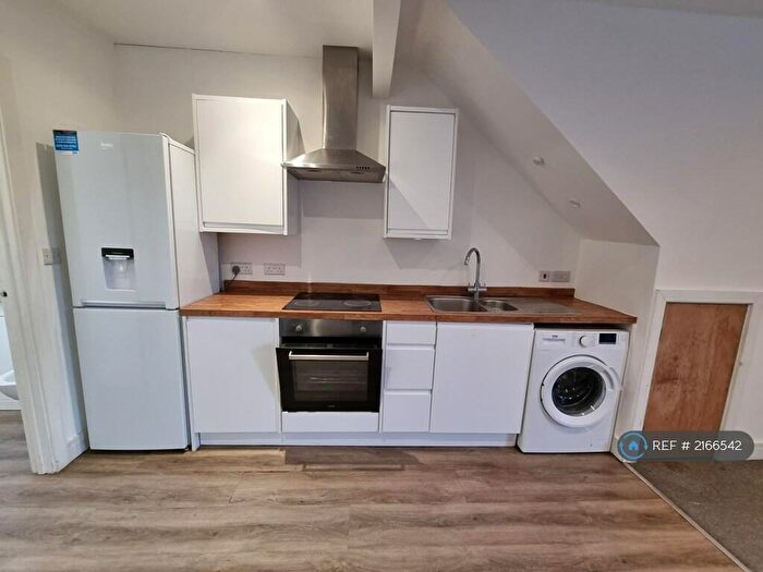 2 Bedroom Flat To Rent In Commercial Road, Swindon, SN1