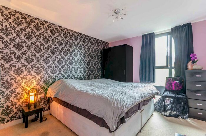 1 Bedroom Flat To Rent In Hallsville Road, Royal Docks, London, E16