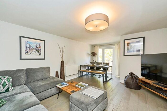 2 Bedroom Flat For Sale In Winery Lane, Kingston Upon Thames, Surrey, KT1