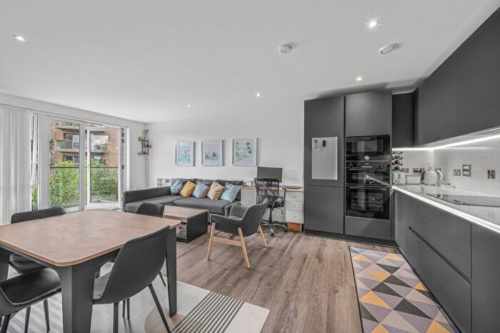 2 Bedroom Flat For Sale In Highfield Court, New North Road, N1