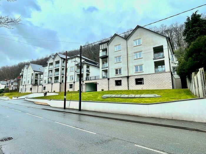 3 Bedroom Apartment To Rent In Plas Derwen, Abbey Road, Llangollen, Denbighshire, LL20