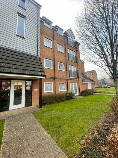 2 Bedroom Flat To Rent In Tudor Crescent, Portsmouth, PO6