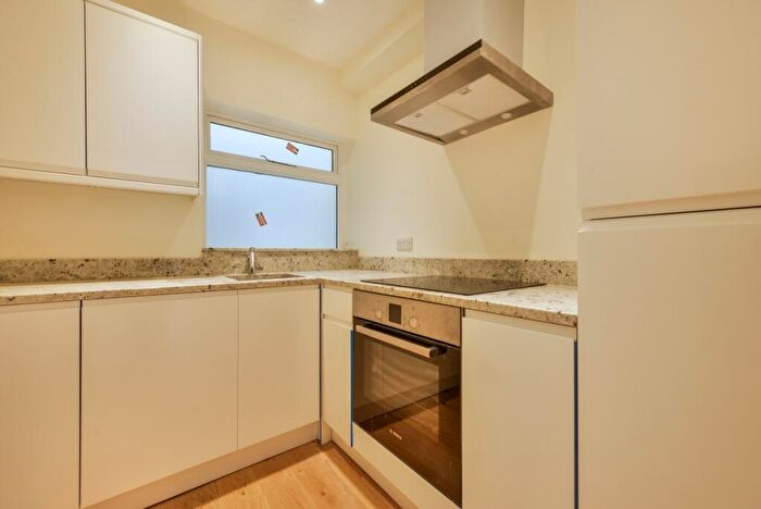 2 Bedroom Flat To Rent In Brunswick Square Hove, BN3