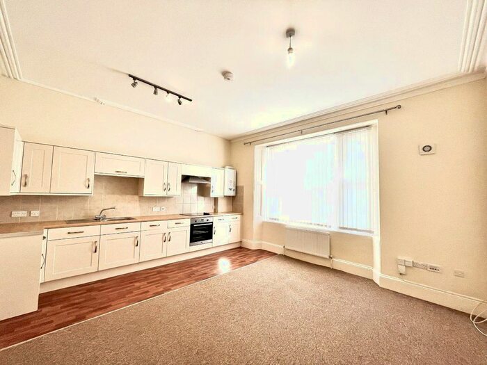 2 Bedroom Flat To Rent In Warberry Road West, Torquay, Devon, TQ1