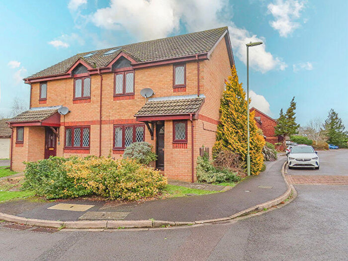 3 Bedroom Semi Detached House For Sale In Lambourne Drive, Locks Heath, SO31