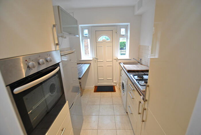 2 Bedroom Apartment To Rent In Stowe Avenue, West Bridgford, Nottingham, NG2