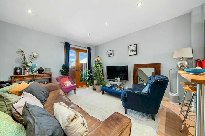 3 Bedroom Semi-Detached House To Rent In Greyswood Street, London, SW16