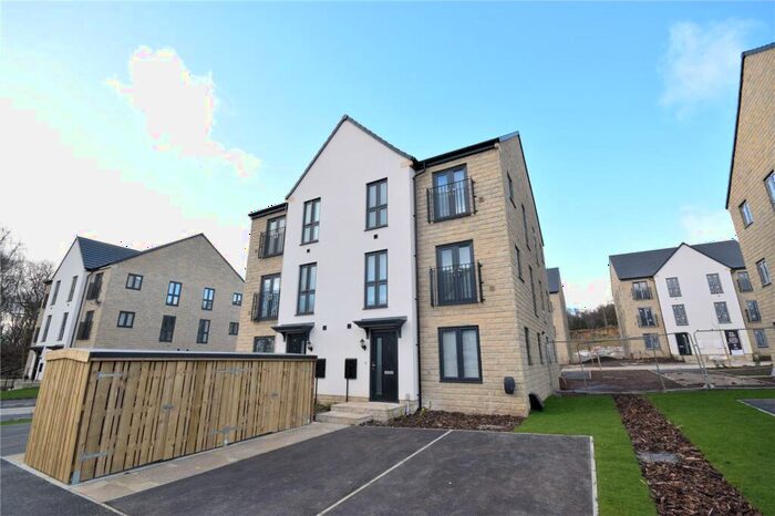 2 Bedroom Town House To Rent In Millstone Way, Leeds, LS16