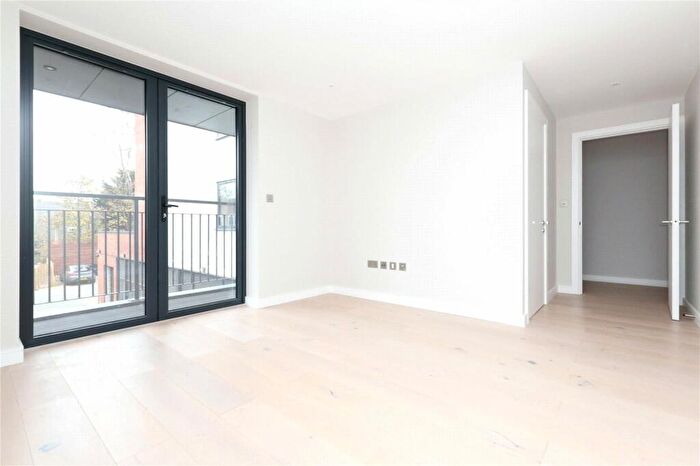 2 Bedroom Apartment To Rent In Tottenham Lane, London, N8