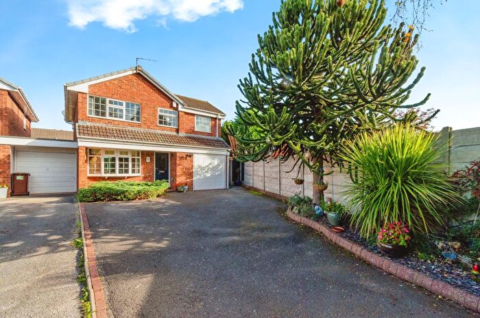 3 Bedroom Link Detached House For Sale In Gainsbrook Crescent, Cannock, WS11