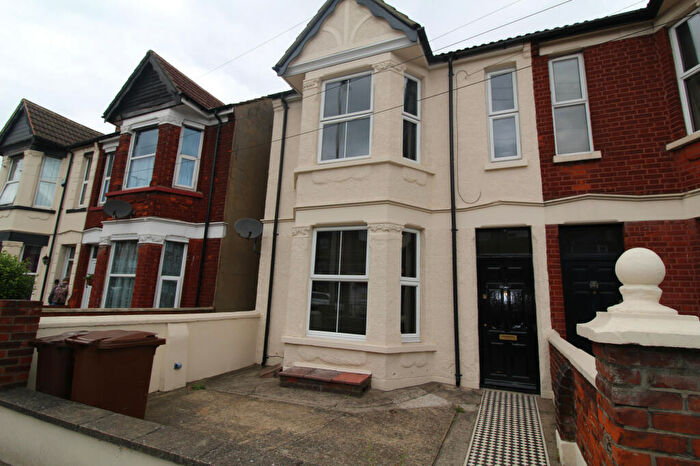 1 Bedroom Flat To Rent In Watling Street, Gillingham, ME7