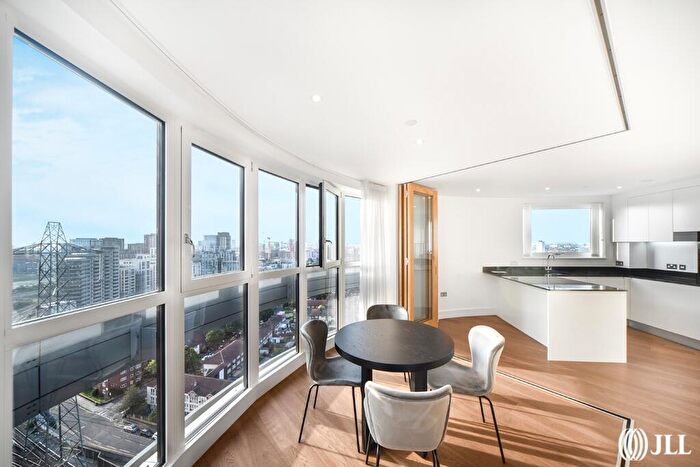 2 Bedroom Flat To Rent In Gateway Tower, Western Gateway, E16