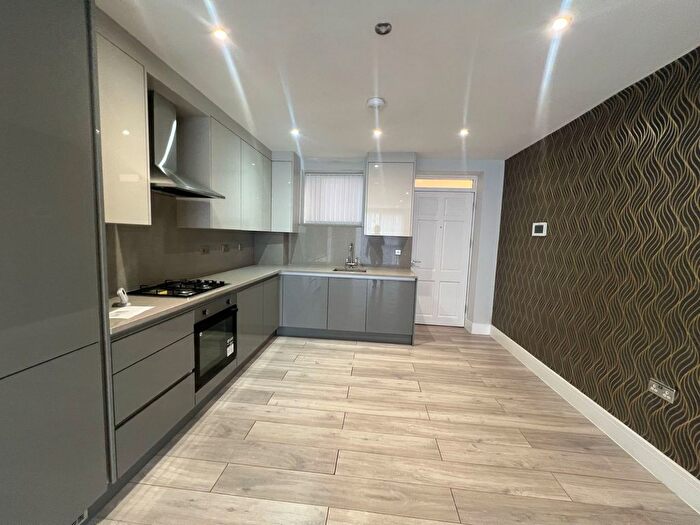 2 Bedroom Flat To Rent In Gascoigne Road, Barking, Essex, IG11