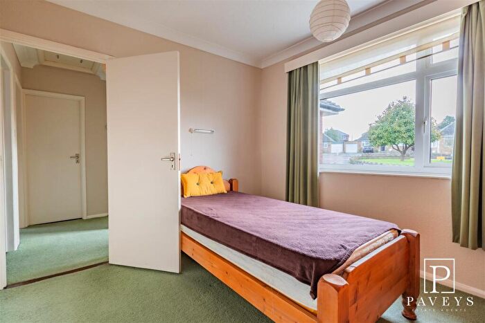 2 Bedroom Semi-Detached Bungalow For Sale In Rainham Way, Frinton-On-Sea, CO13