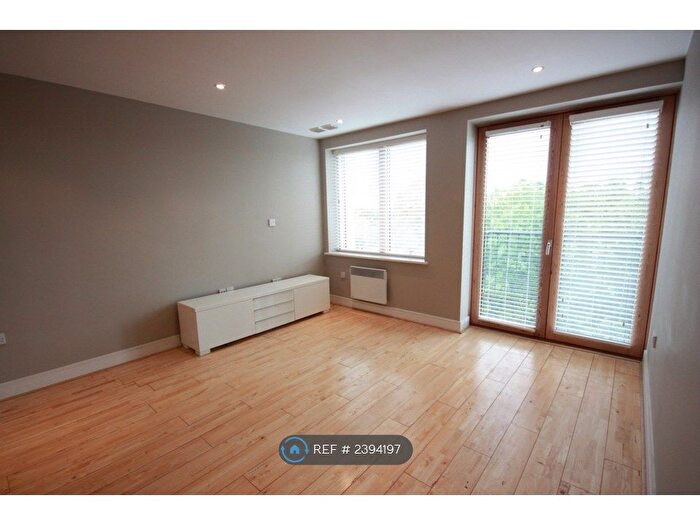 2 Bedroom Flat To Rent In Lait House, Beckenham, BR3
