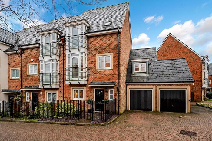 4 Bedroom End Terrace House For Sale In Caberfeigh Close, Redhill, RH1