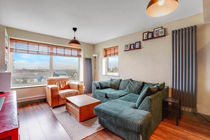 2 Bedroom Flat For Sale In Maple Road, Penge, London, SE20