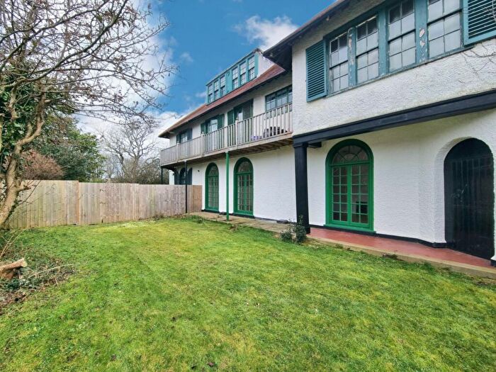 2 Bedroom Flat To Rent In Grimston Gardens, Folkestone, CT20