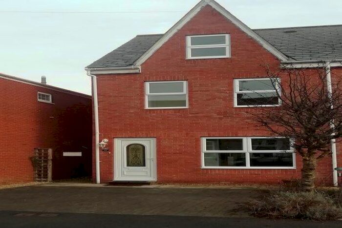 3 Bedroom Semi-Detached House To Rent In Rosebery Street, Taunton, TA2