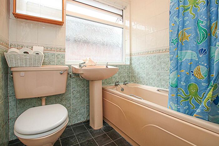 3 Bedroom Detached Bungalow For Sale In Melrose Gardens, Newmarket, CB8