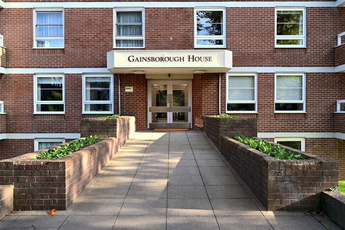 2 Bedroom Flat To Rent In Eaton Gardens, Hove, BN3