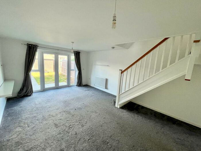 2 Bedroom House To Rent In Clos Y Rheilffordd, Barry, CF62