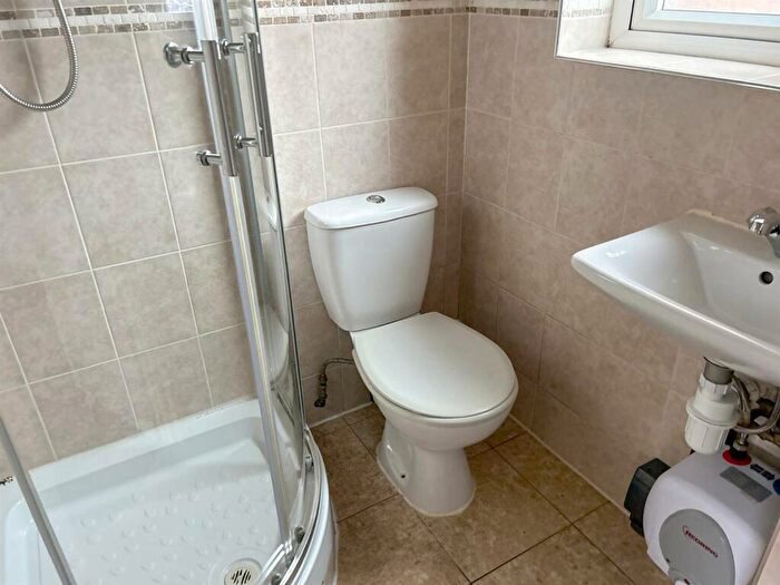 1 Bedroom End Of Terrace House For Sale In Barras Garth Road, Wortley, Leeds, LS12
