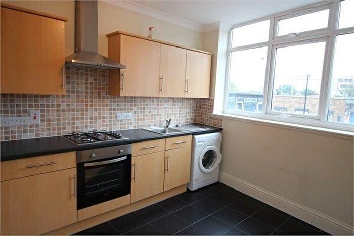 2 Bedroom Flat To Rent In Mare Street, Hackney, E8