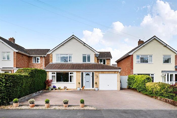 3 Bedroom Detached House For Sale In Stockley Lane, Calne, SN11