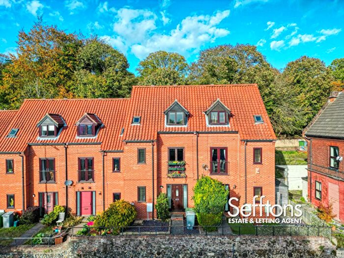 3 Bedroom Town House For Sale In Yarmouth Road, Thorpe St Andrew, Norwich, NR7