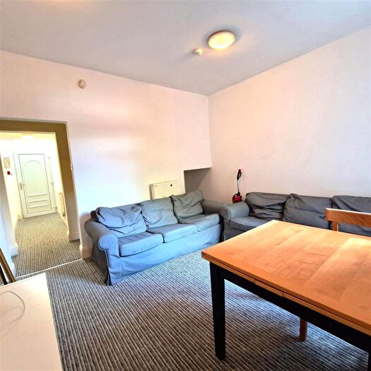 6 Bedroom Terraced House To Rent In Dawlish Road, Selly Oak, Birmingham, B29