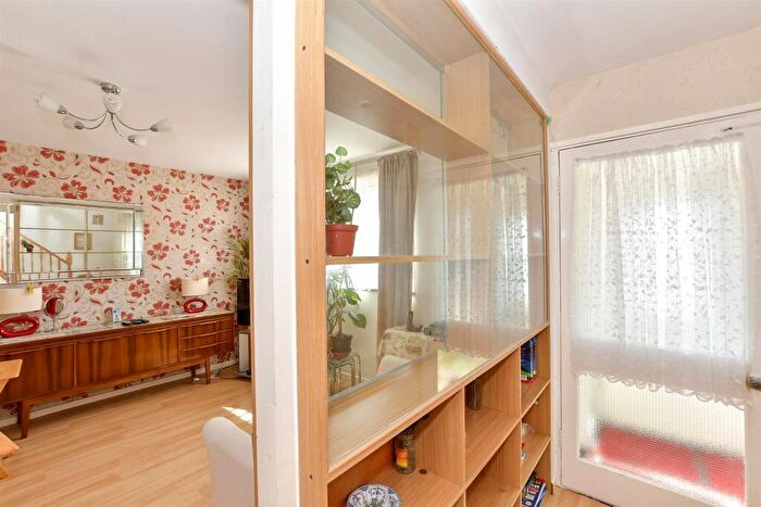 3 Bedroom End Of Terrace House For Sale In Elmhurst Drive, Hornchurch, Essex, RM11