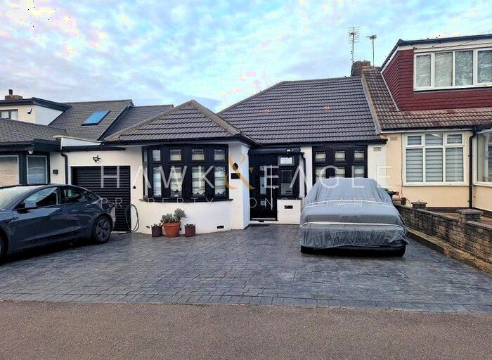 1 Bedroom Studio To Rent In Basildon Avenue, Ilford, Essex., IG5