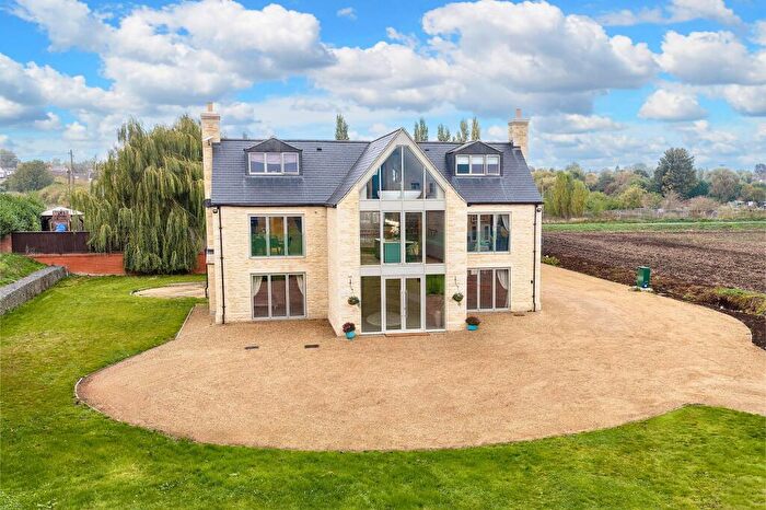 5 Bedroom Detached House For Sale In Holme Road, Yaxley, PE7