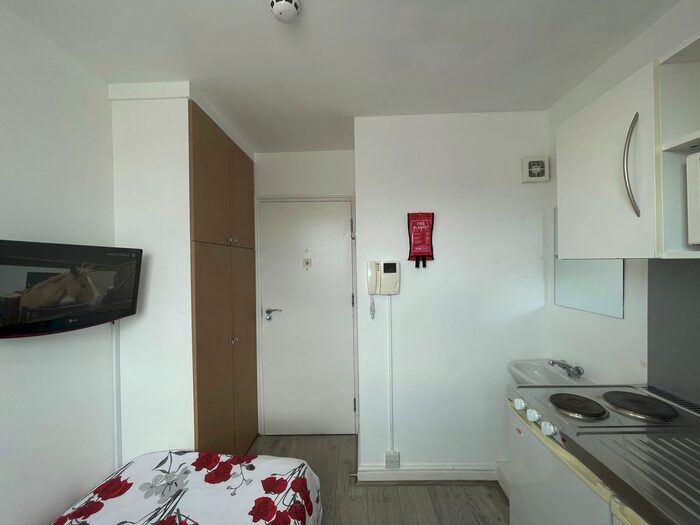Studio To Rent In Cromwell Road, London, SW7