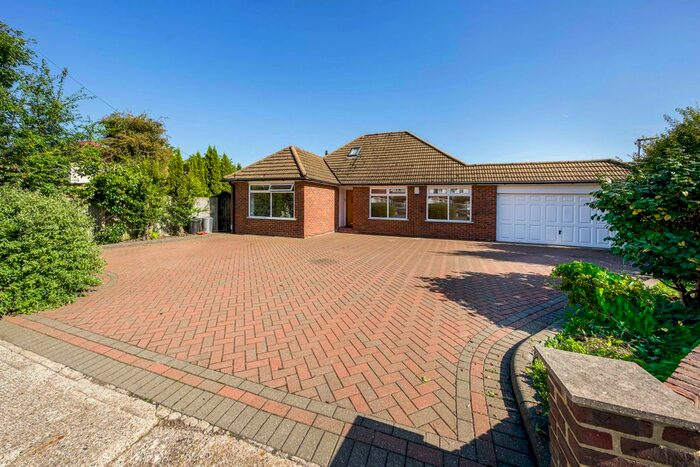 3 Bedroom Detached Bungalow To Rent In Bridge Way, Ickenham, Uxbridge, UB10