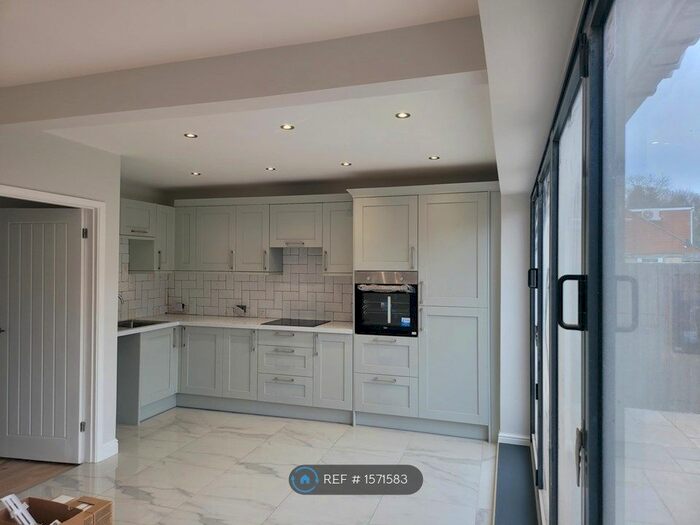 3 Bedroom Bungalow To Rent In Woodland Avenue, Northampton, NN6