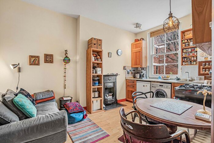 1 Bedroom Flat For Sale In Chenies Street, London, WC1E