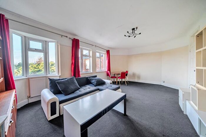 2 Bedroom Flat For Sale In Osterley Court, Isleworth, TW7