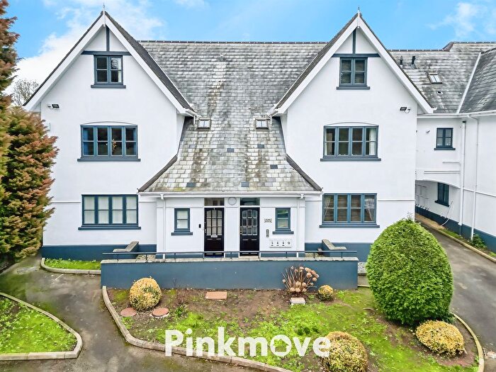 2 Bedroom Flat For Sale In Gold Tops, Newport, NP20