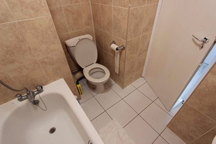 2 Bedroom Flat To Rent In Gresse Street, London, W1T