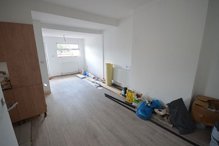 5 Bedroom Semi-detached House To Rent In Priory Avenue, Southend-On-Sea, SS2
