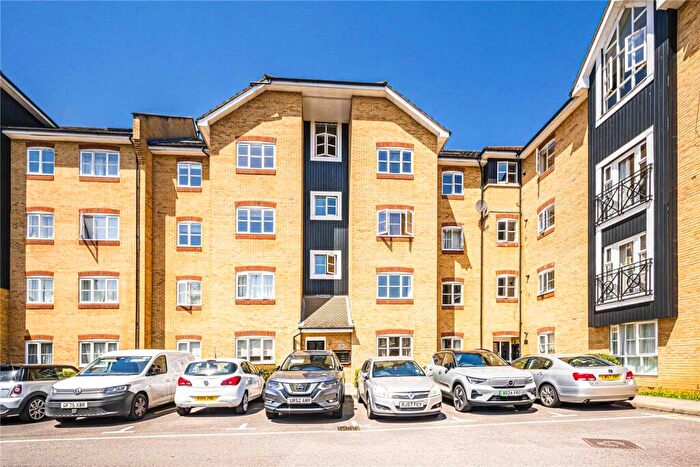 2 Bedroom Apartment For Sale In Stephenson Wharf, Apsley, Hemel Hempstead, Hertfordshire, HP3